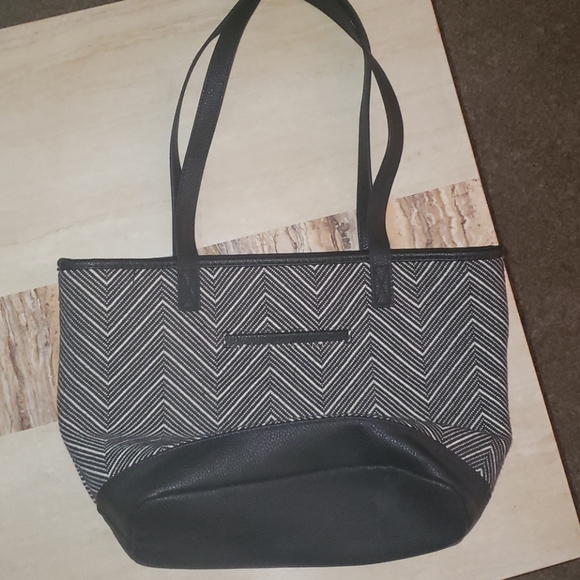 Handbags - 🎉4/$12 NWOT Cute purse